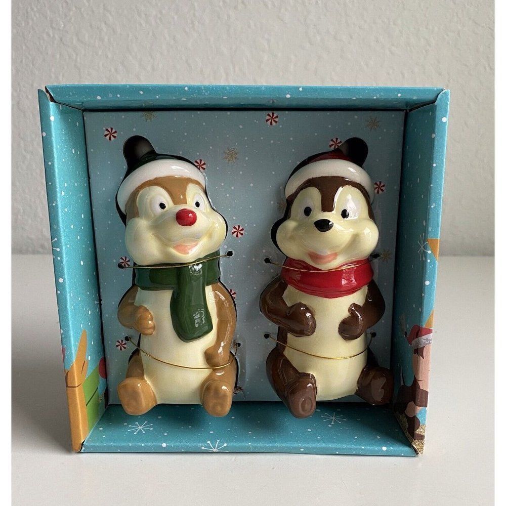 Disney Chip & Dale Scarf Chipmunk Salt & Pepper Shakers‎ Ceramic Christmas NEW